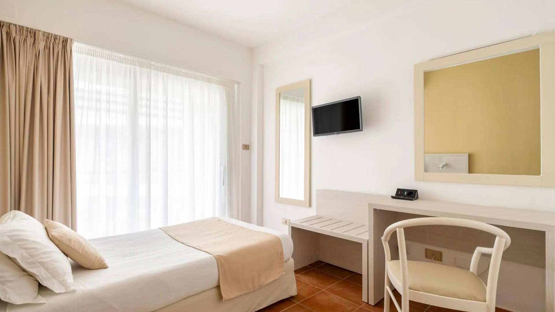 Hotel Florida Alghero 3*,